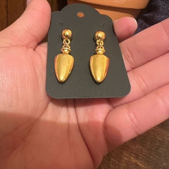 VINTAGE MONET SPEAR GOLD EARRINGS - Picture 2 of 3